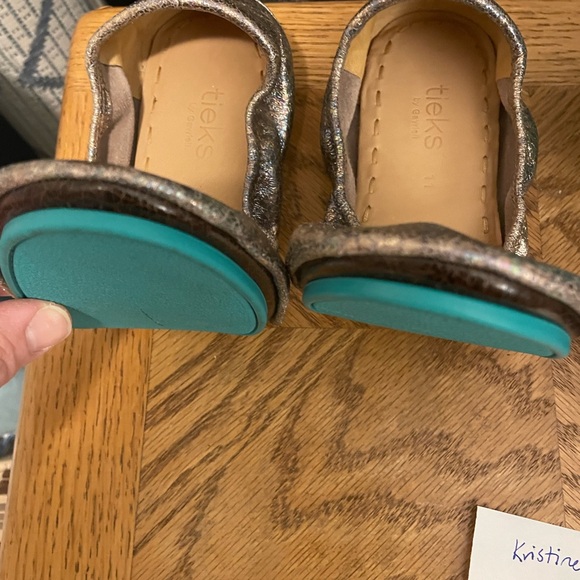 BNIB Love Potion Tieks Size 11 - Picture 4 of 5